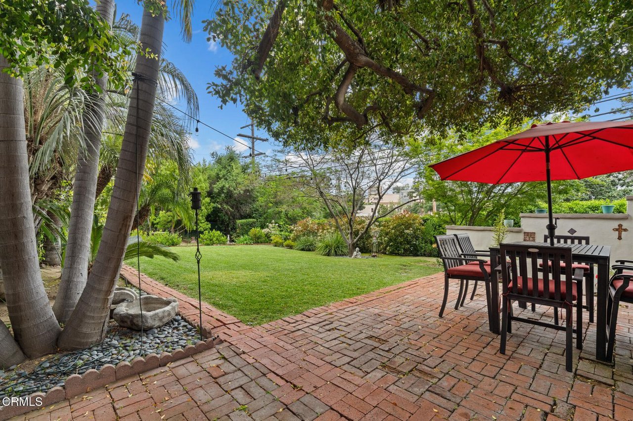 3272 Rowena Ave