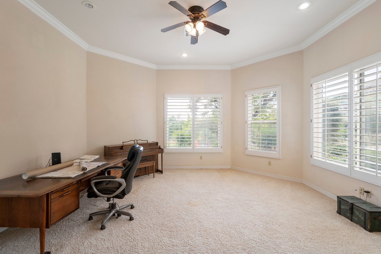 21100 Paseo Montana