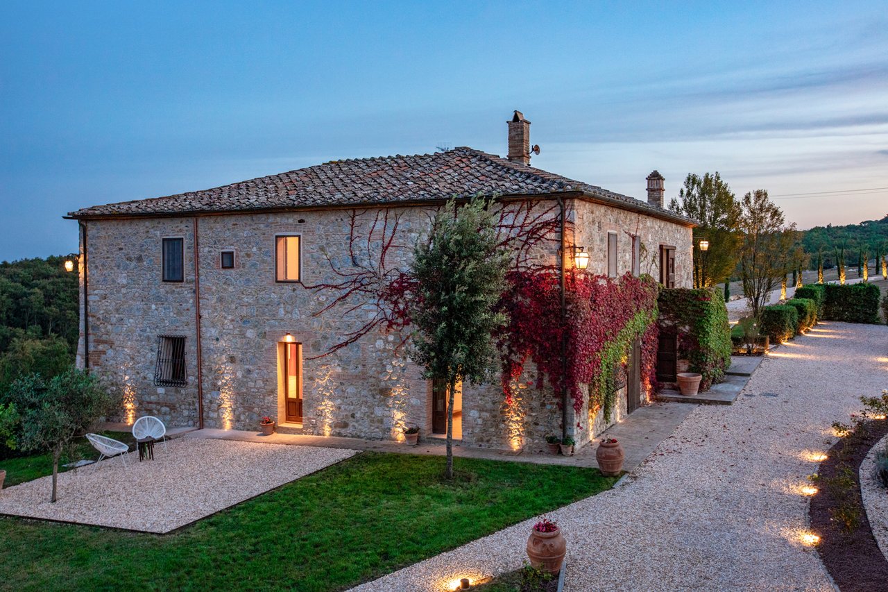 Country Luxury Home For Rent in Valdorcia