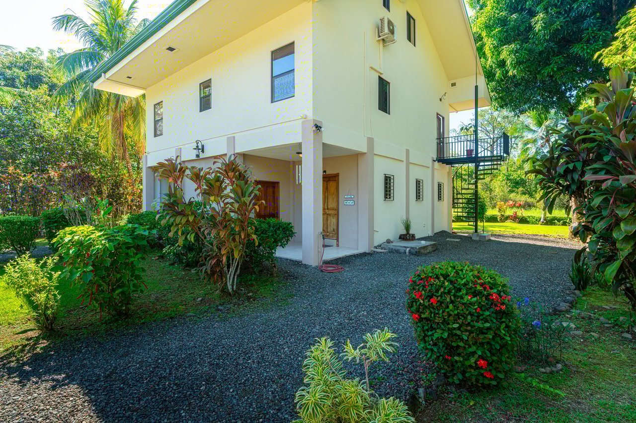 Casa Brisa de La Playa, 2 Bedroom Home Just Steps From the Beach!