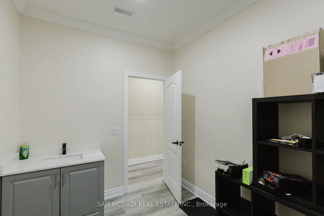 Single Office - 728 Main St E