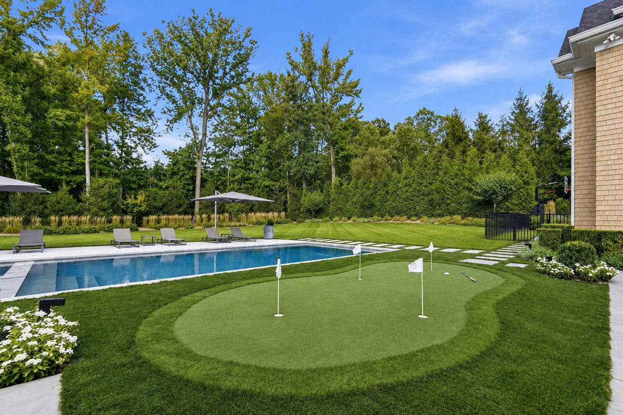 221 Churchill Rd