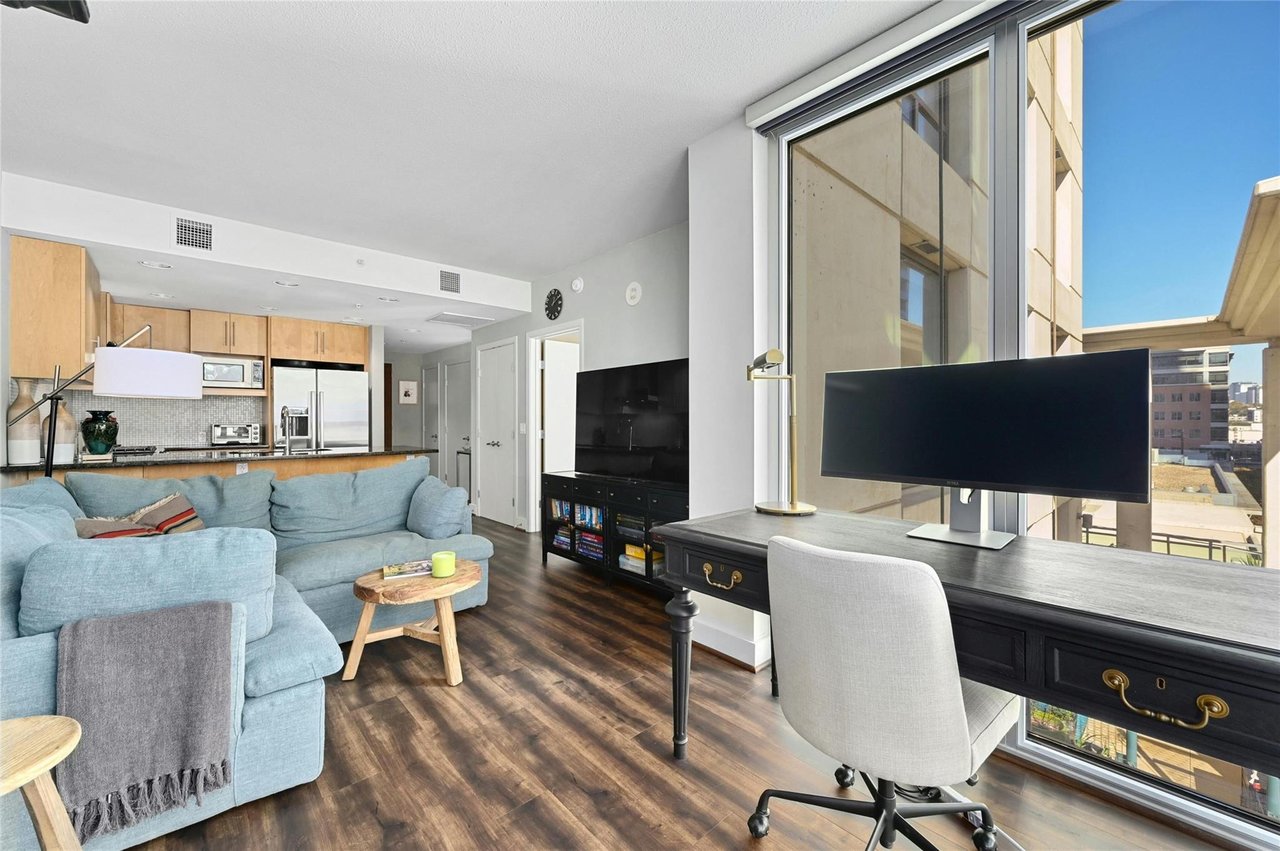 300 Bowie St APT 702