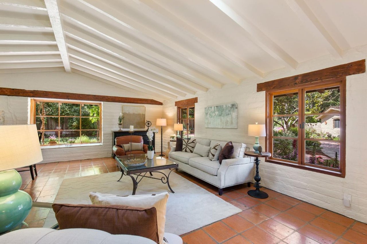 1099 Los Robles Ave