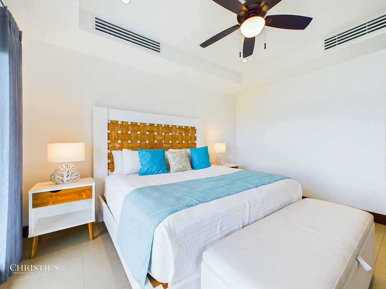 360 - 310 Splendor Penthouse