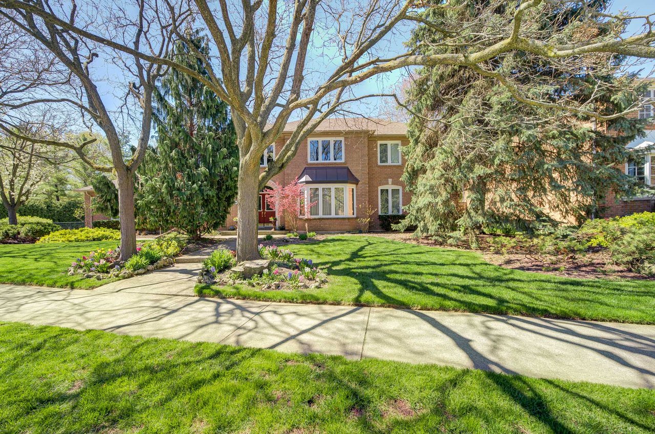1296 Mapleridge Cres
