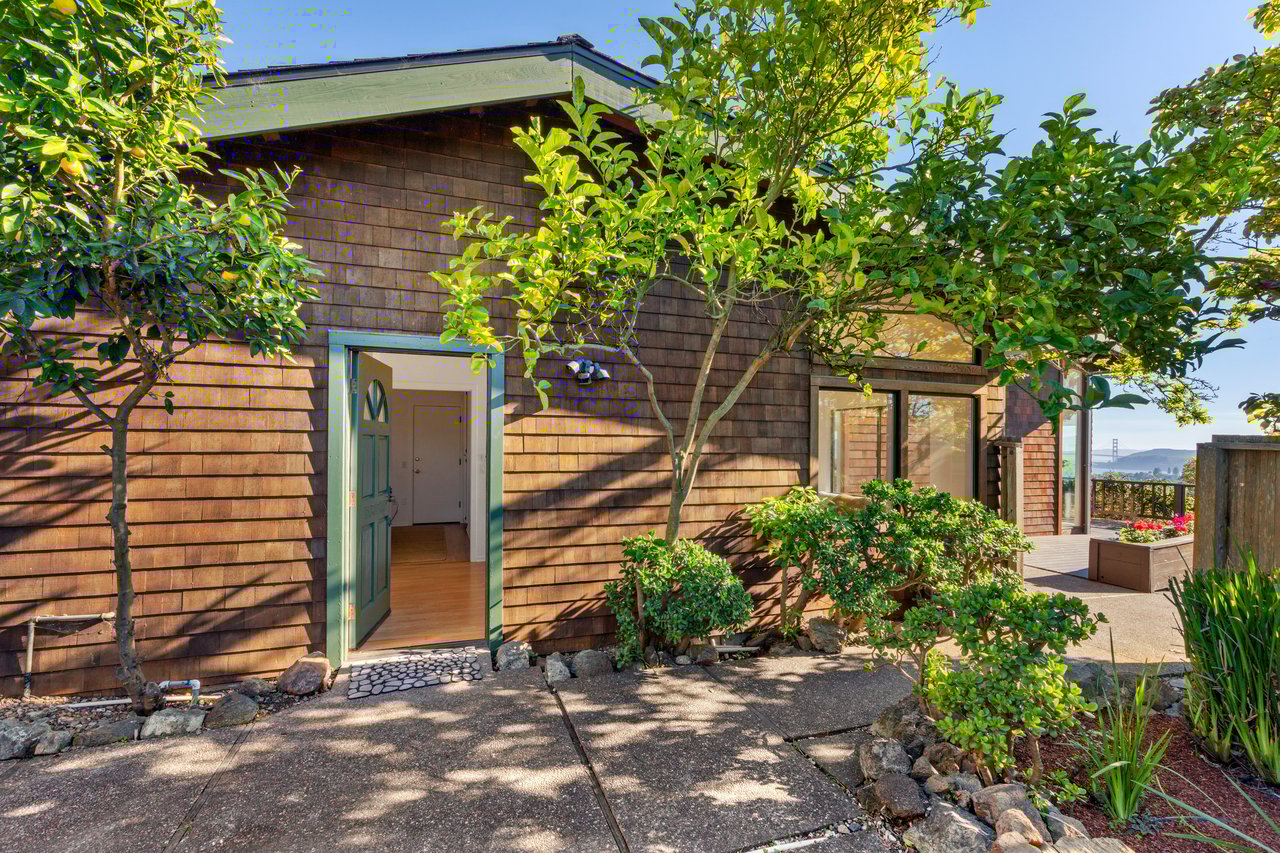 Sweeping Views of San Francisco and the Golden Gate Bridge