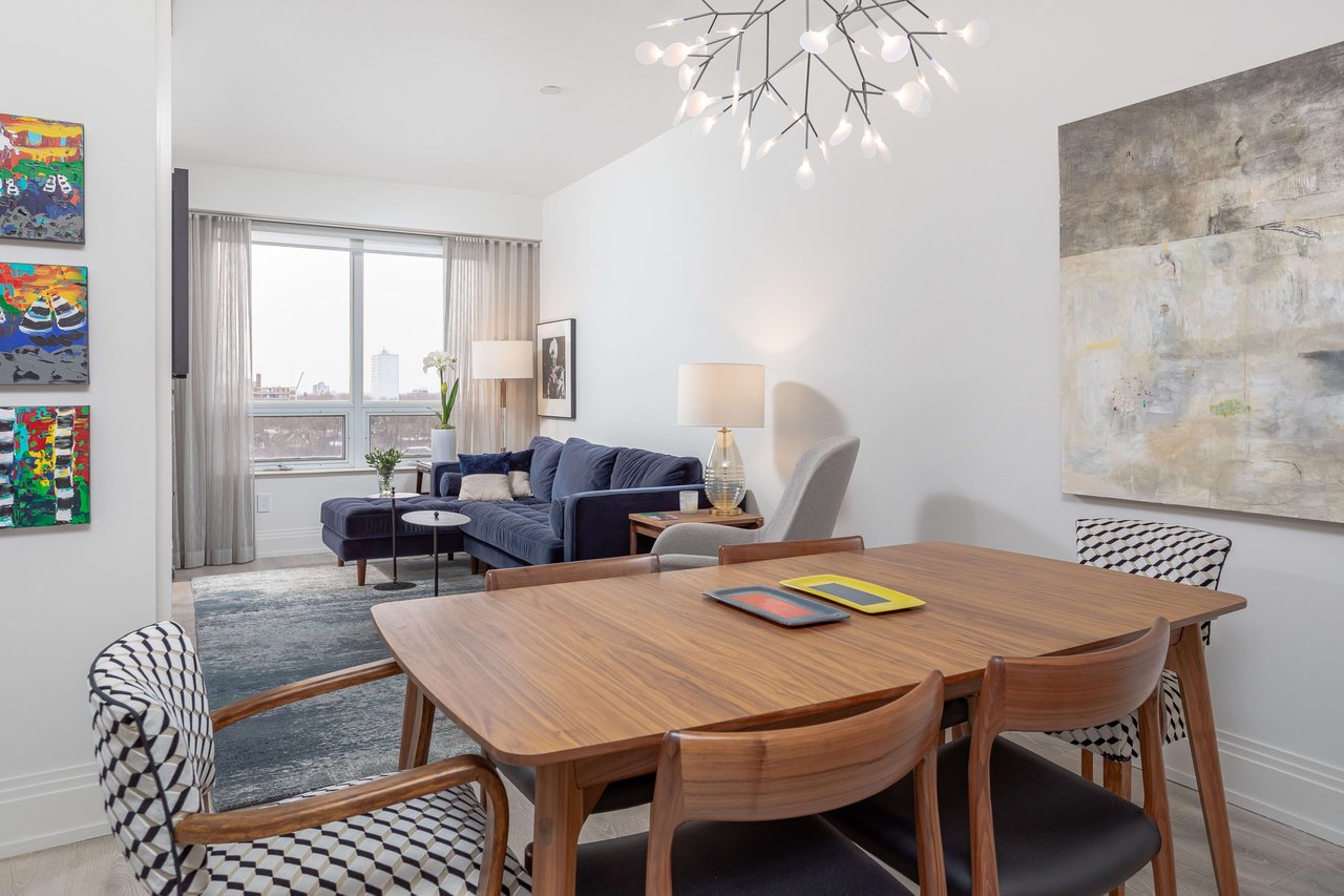 Yorkville Boutique Renovated Suite