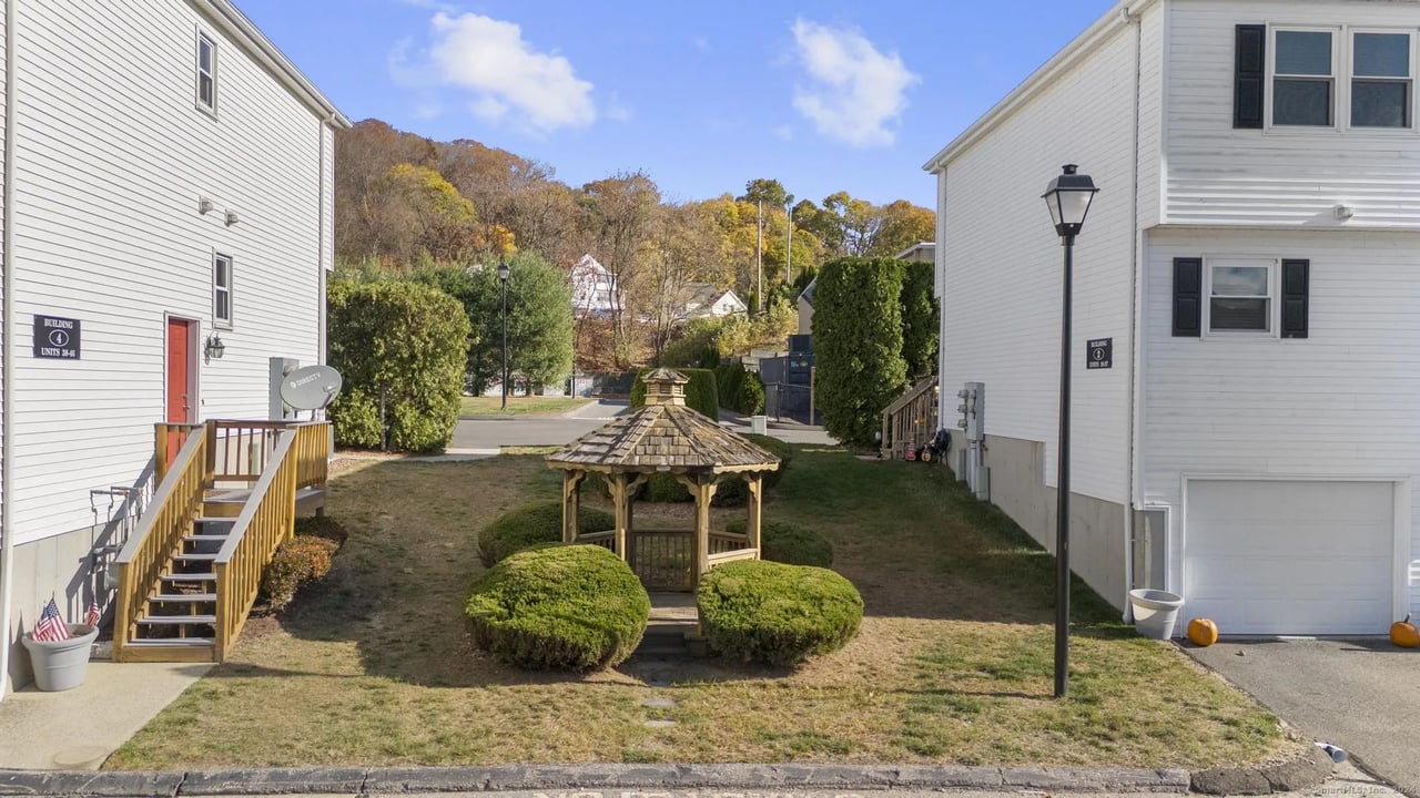 46 Commodore Commons 46