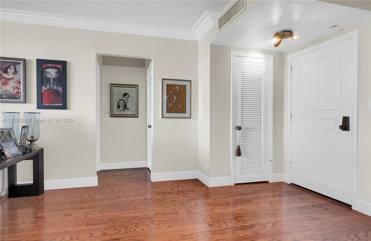 1121 Crandon Blvd, #E803