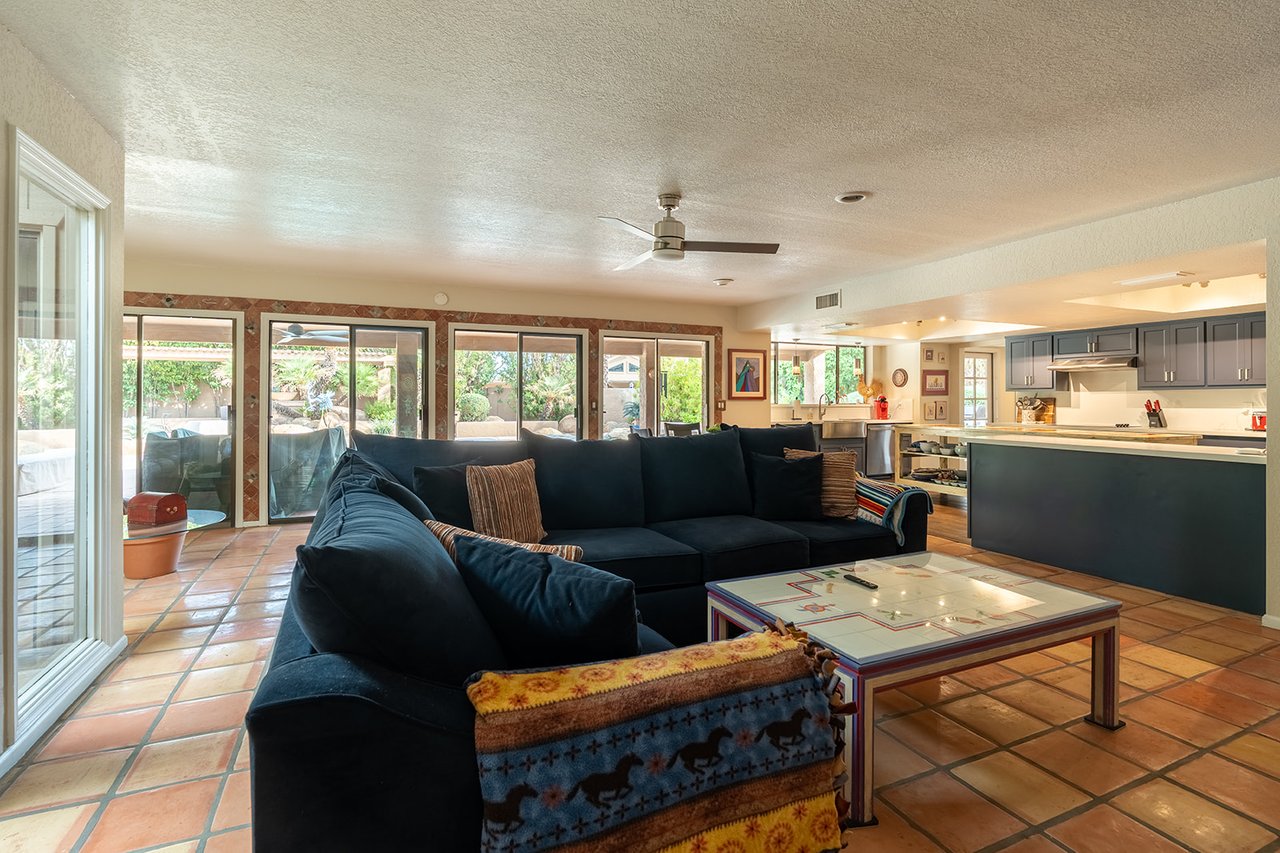 7507 N VIA DE LOS LIBROS