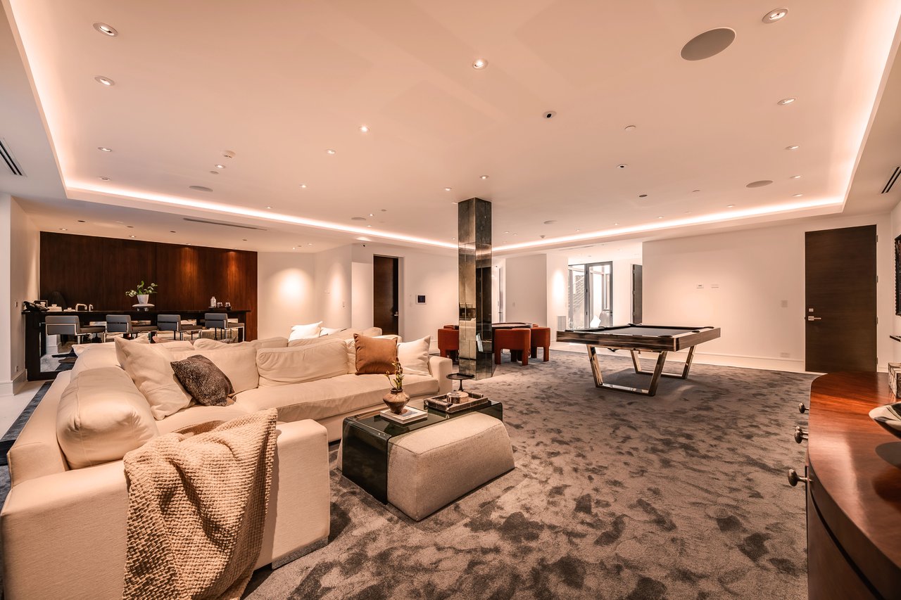 565 Evelyn Pl