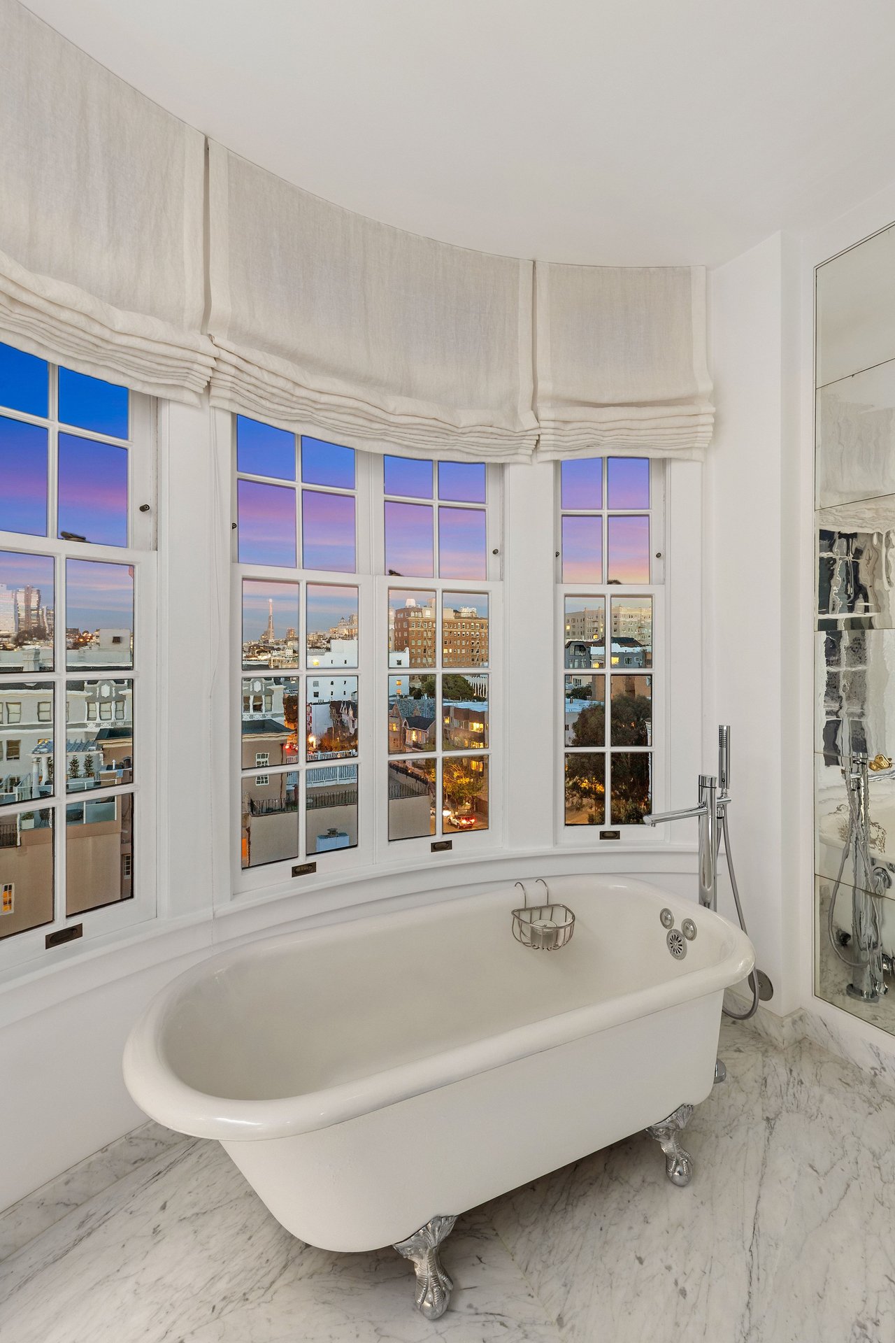 Magnificent Apartment at The Heights