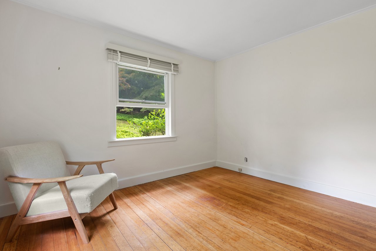 65 Laurelton Road
