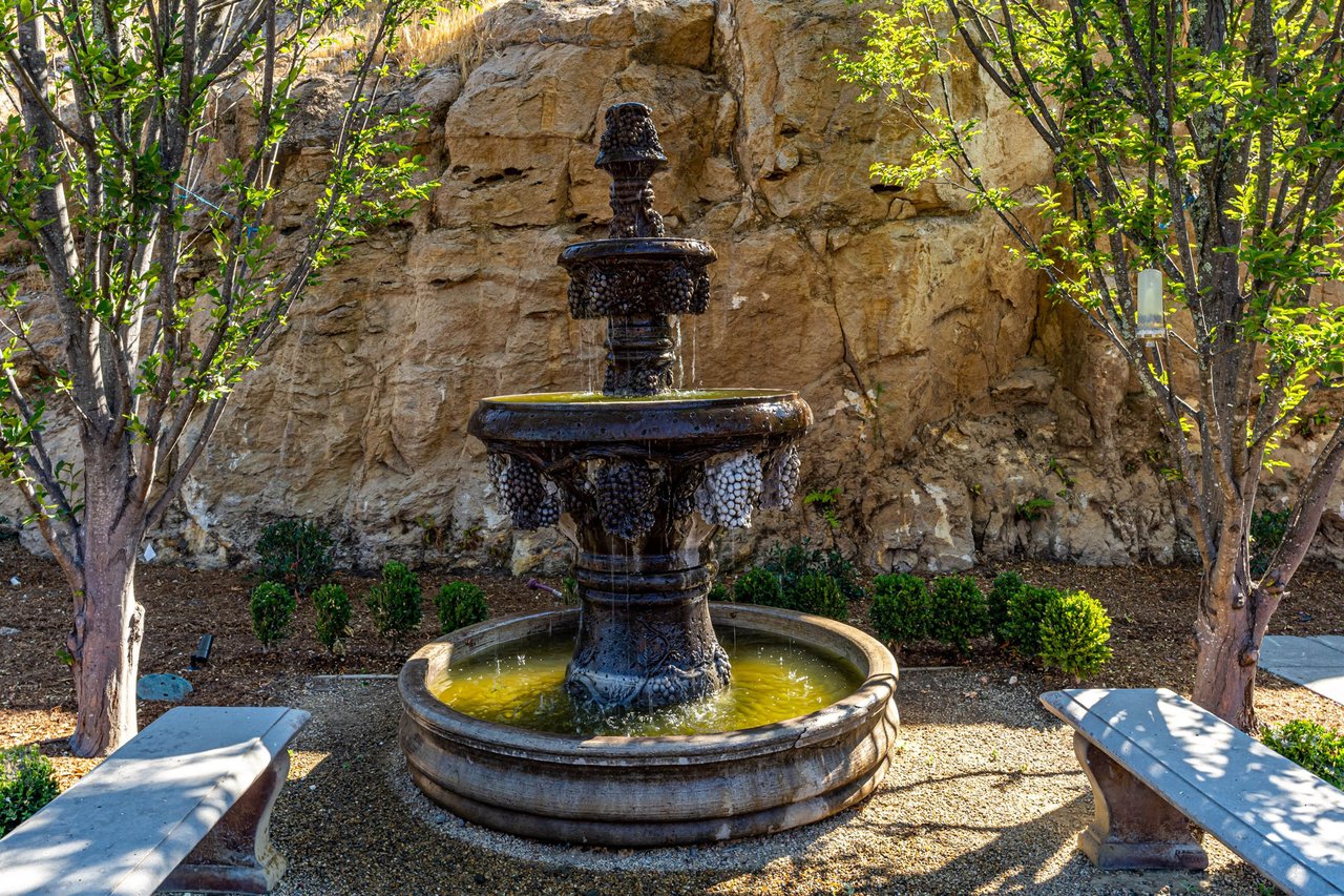 Luxurious Estate Above St. Helena