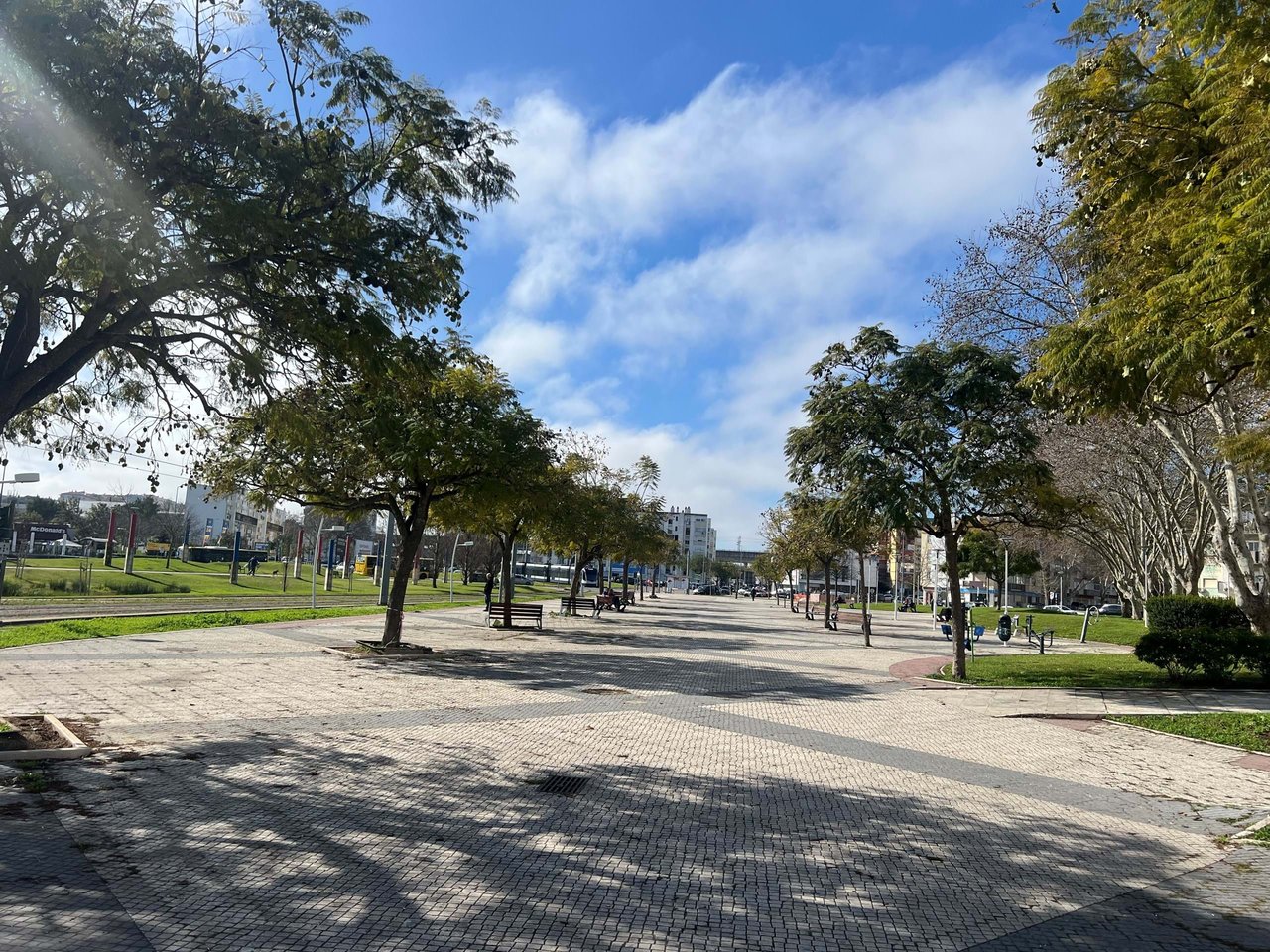 Prime Commercial Space Near Lisbon – Tenant in Place – 5% Annual Return