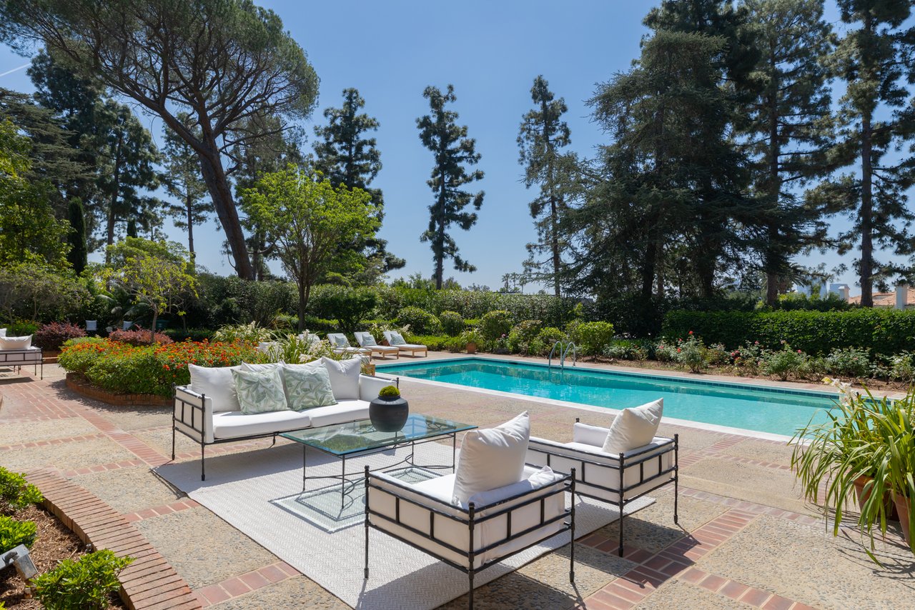 1025 N Crescent Dr, Beverly Hills