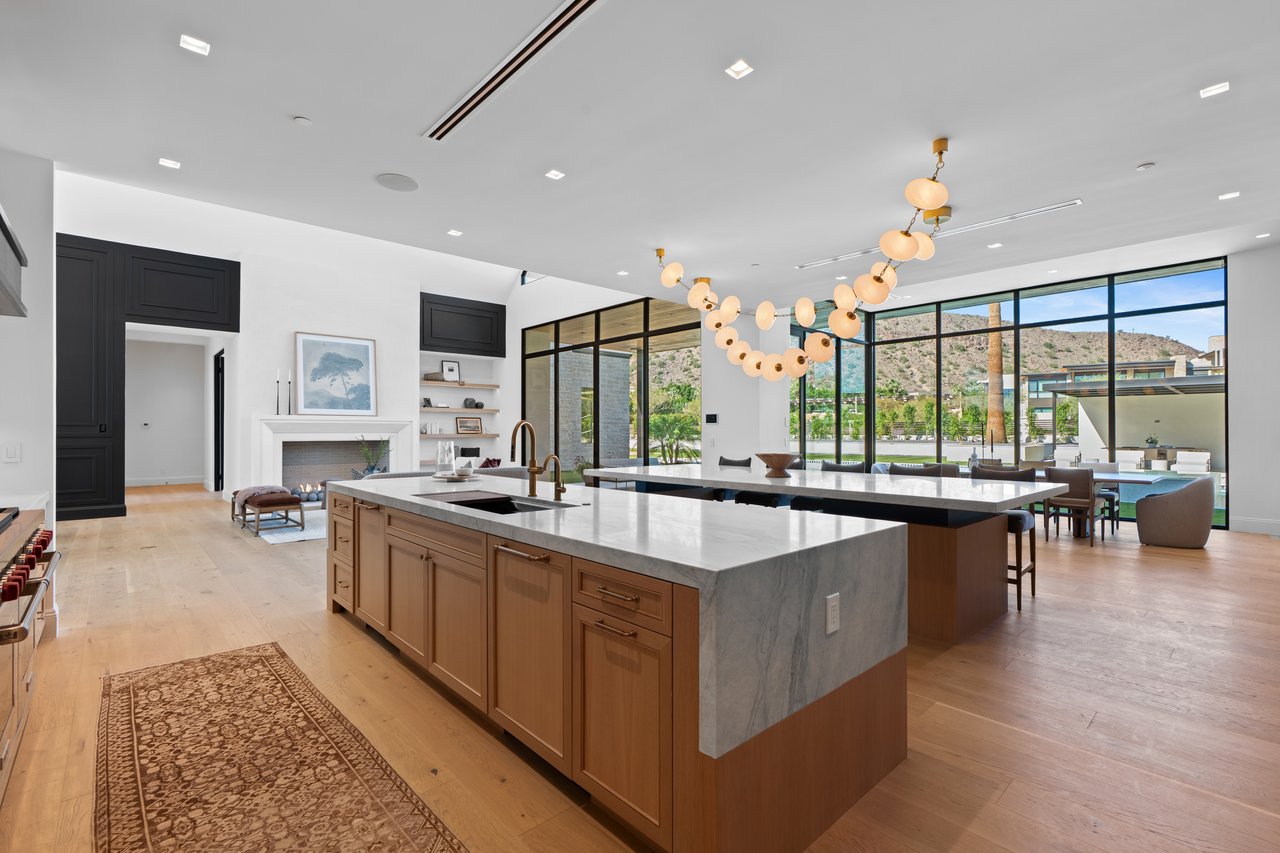 6230 E HILLCREST BLVD