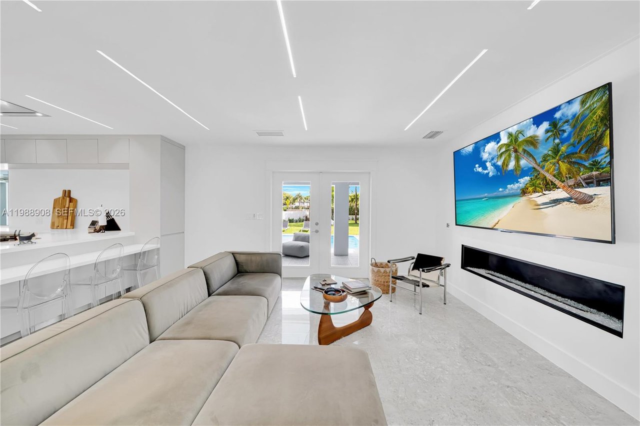 10705-sw-128-terrace-miami-home-for-sale-living-area