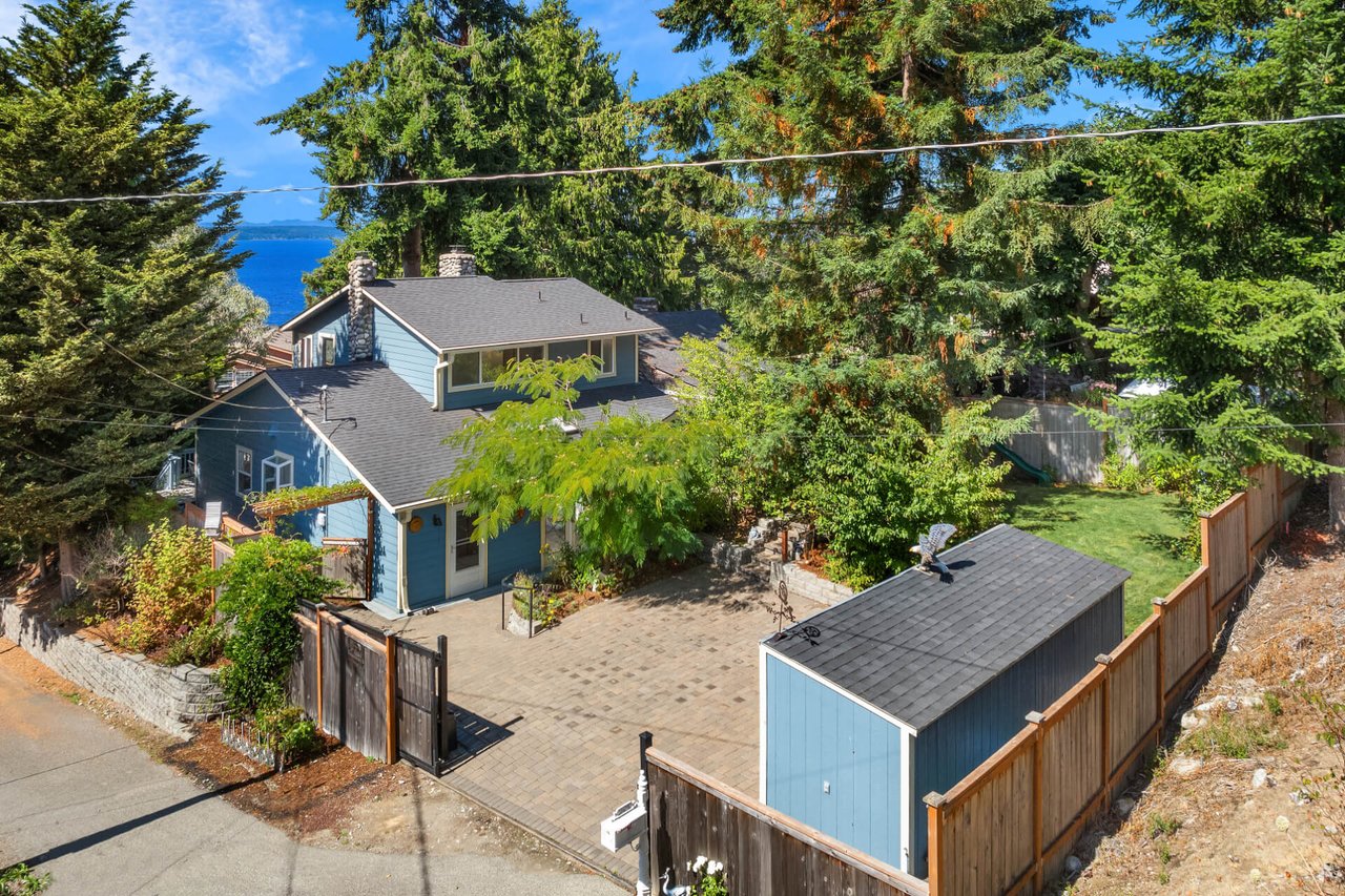 8636 Fauntleroy Place SW