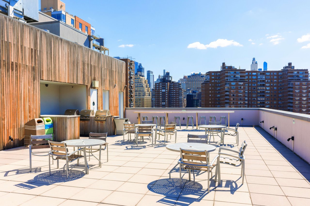 420 West 25th Street Unit: 7A