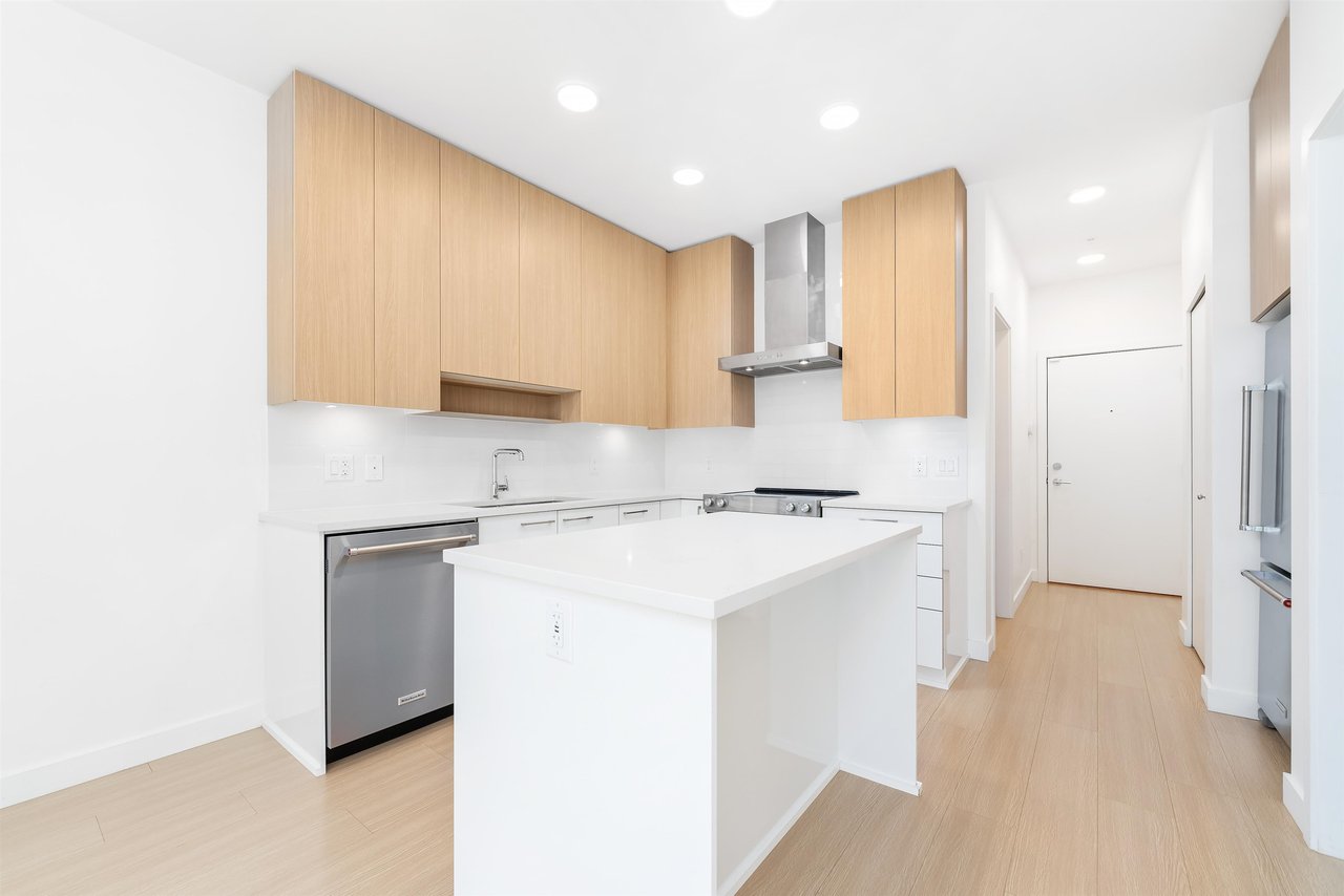 303-5460 Broadway Wy