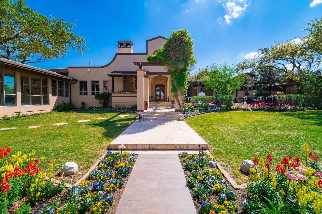 Gated Estate in Seven Oaks