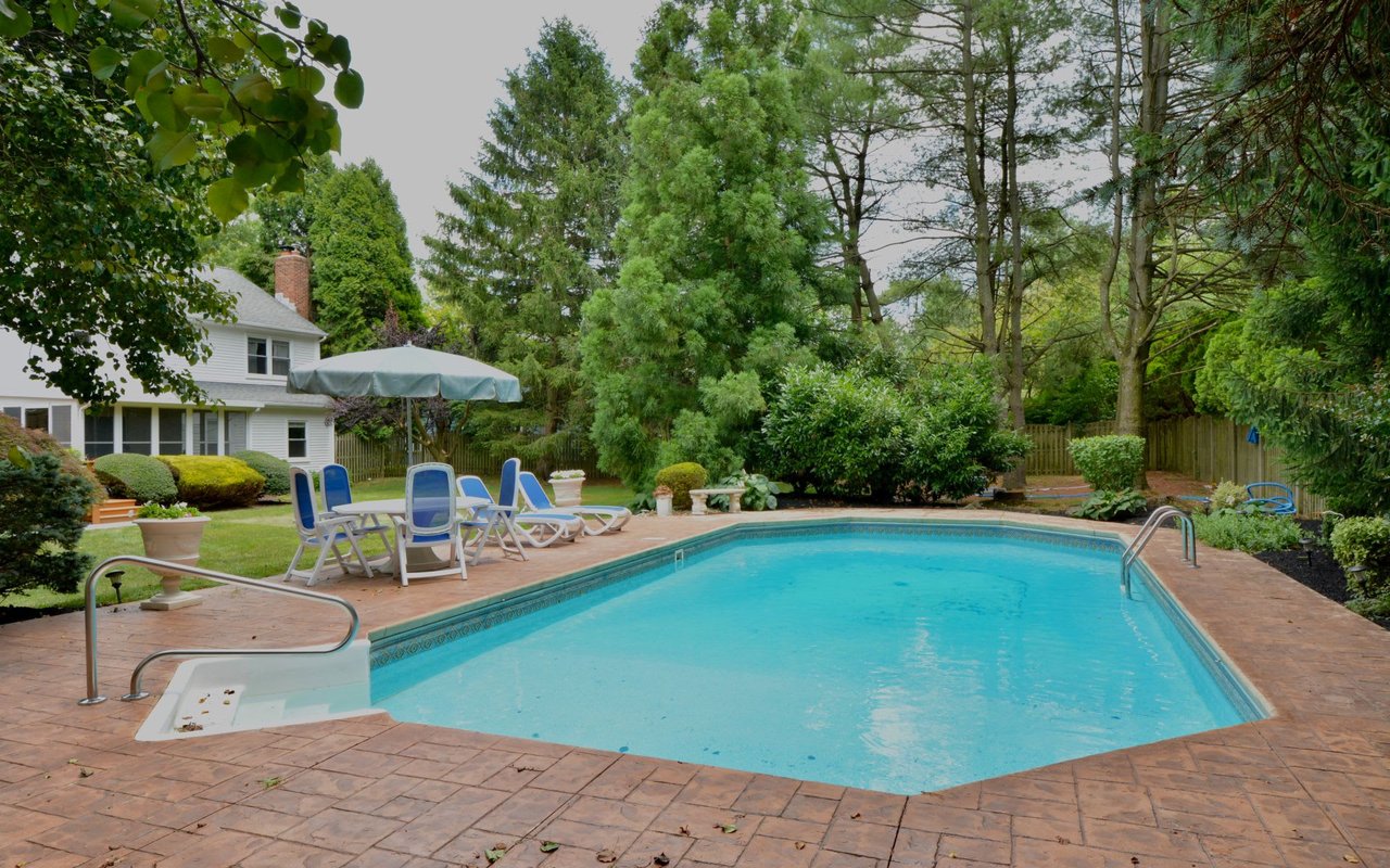 1 W CARTWRIGHT DR