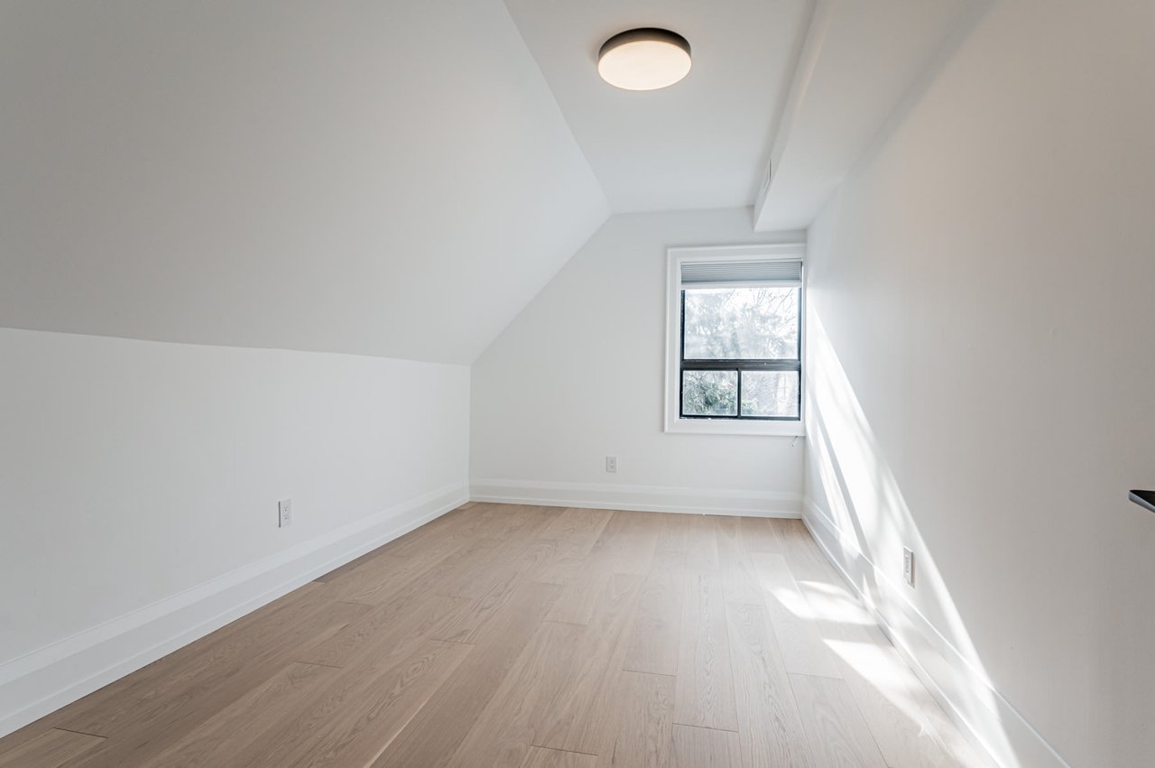 #3RD -607 HURON ST