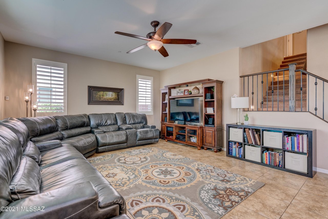 1079 W Garden Grove Dr