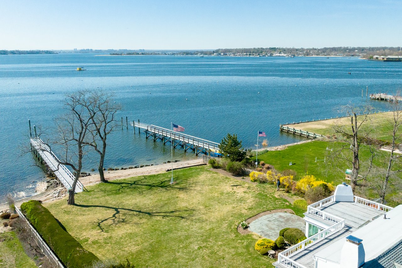 1 North Court, Bayview Colony, Port Washington
