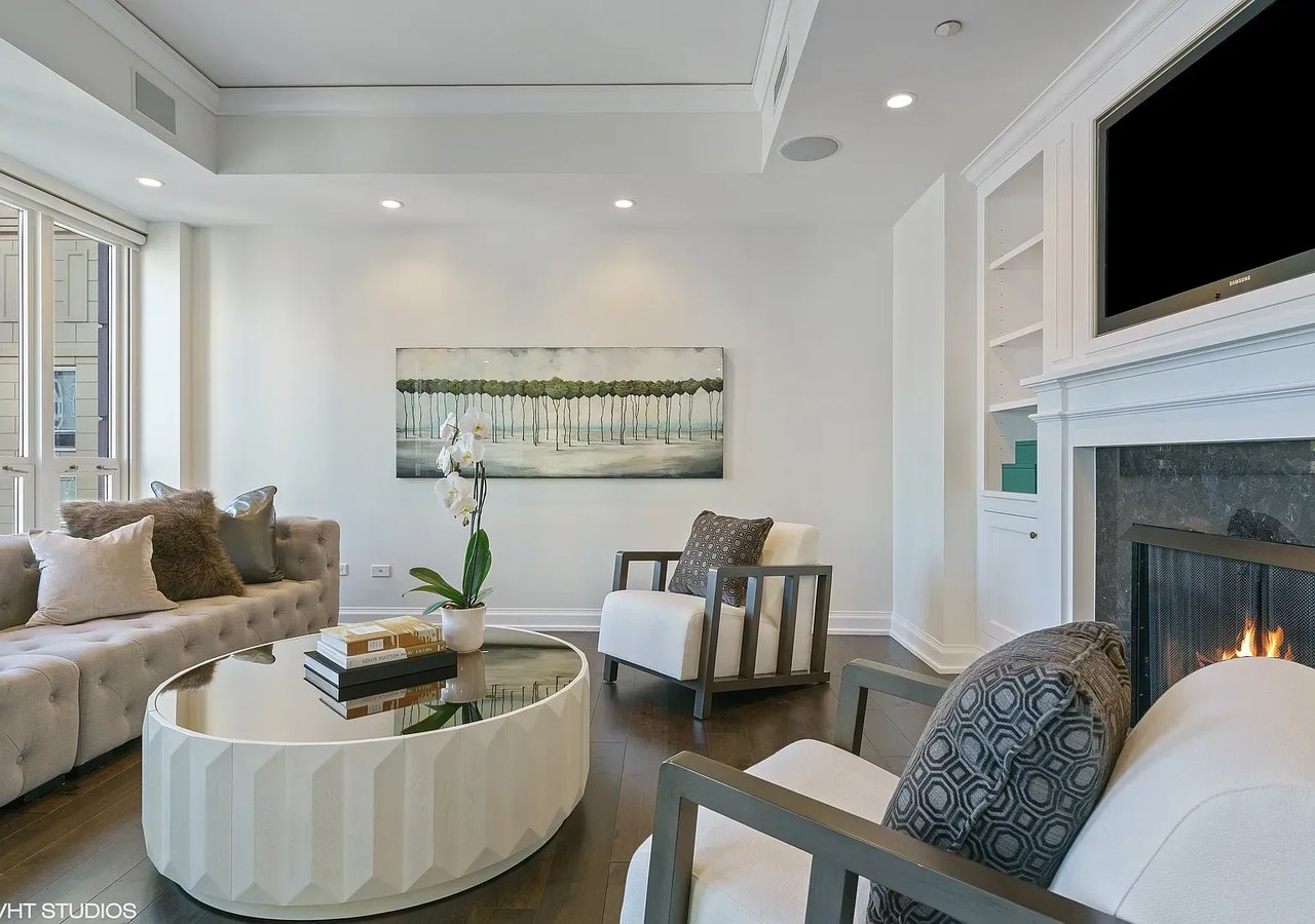 11 E Walton St APT 3201