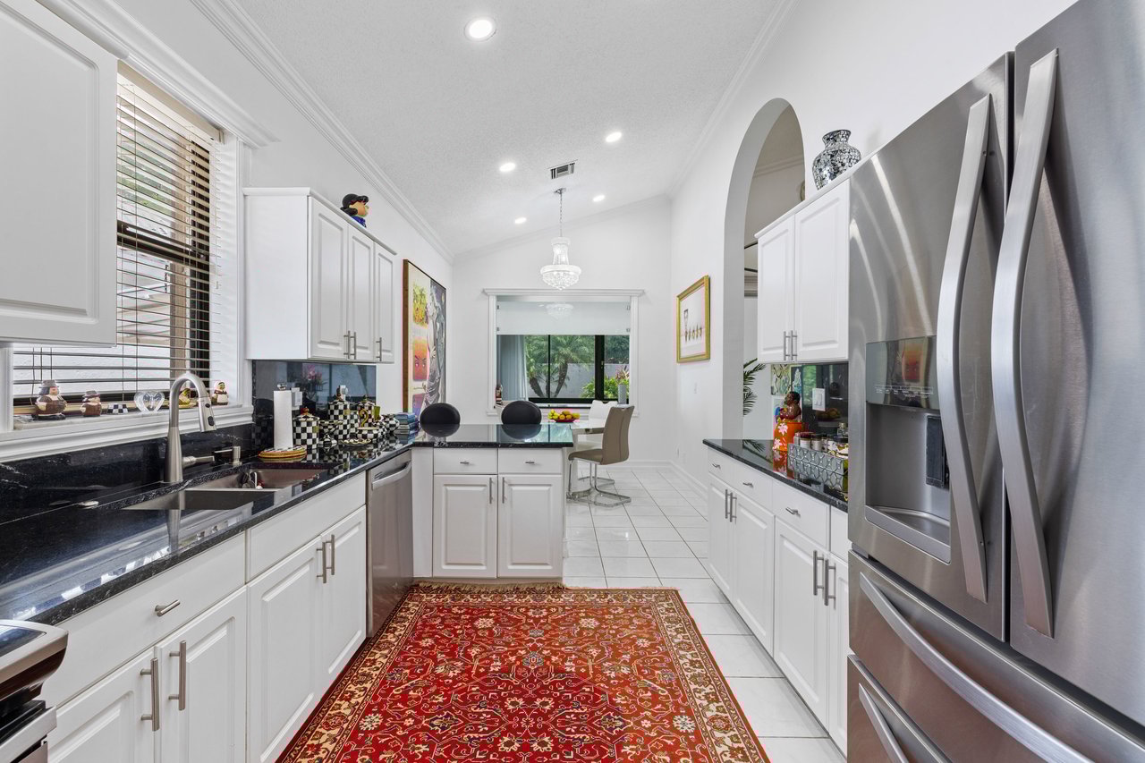 10056 Lexington Cir N