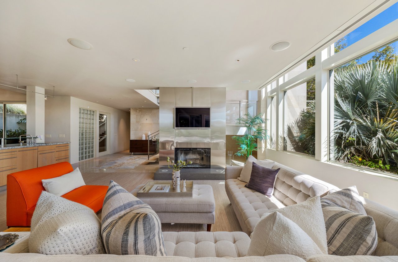 Dramatic Contemporary Architecture and Golden Gate Bridge Views
