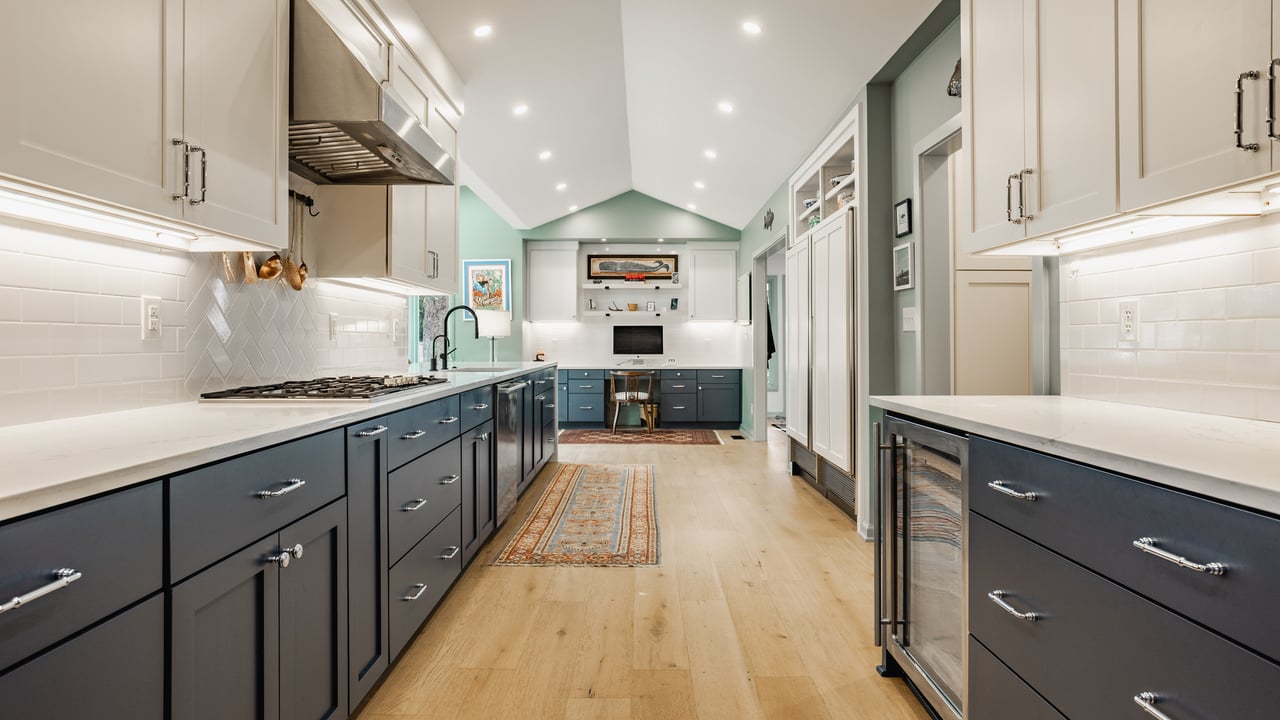 8045 Broadway Street