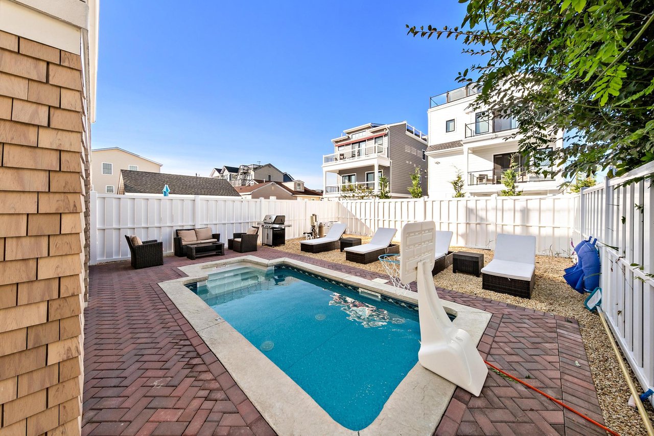417 E Coral Street