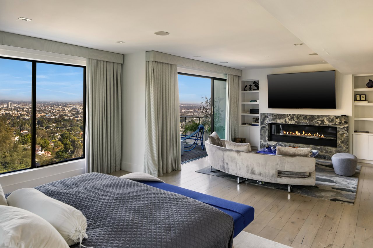 8080 Laurel View Dr, Los Angeles