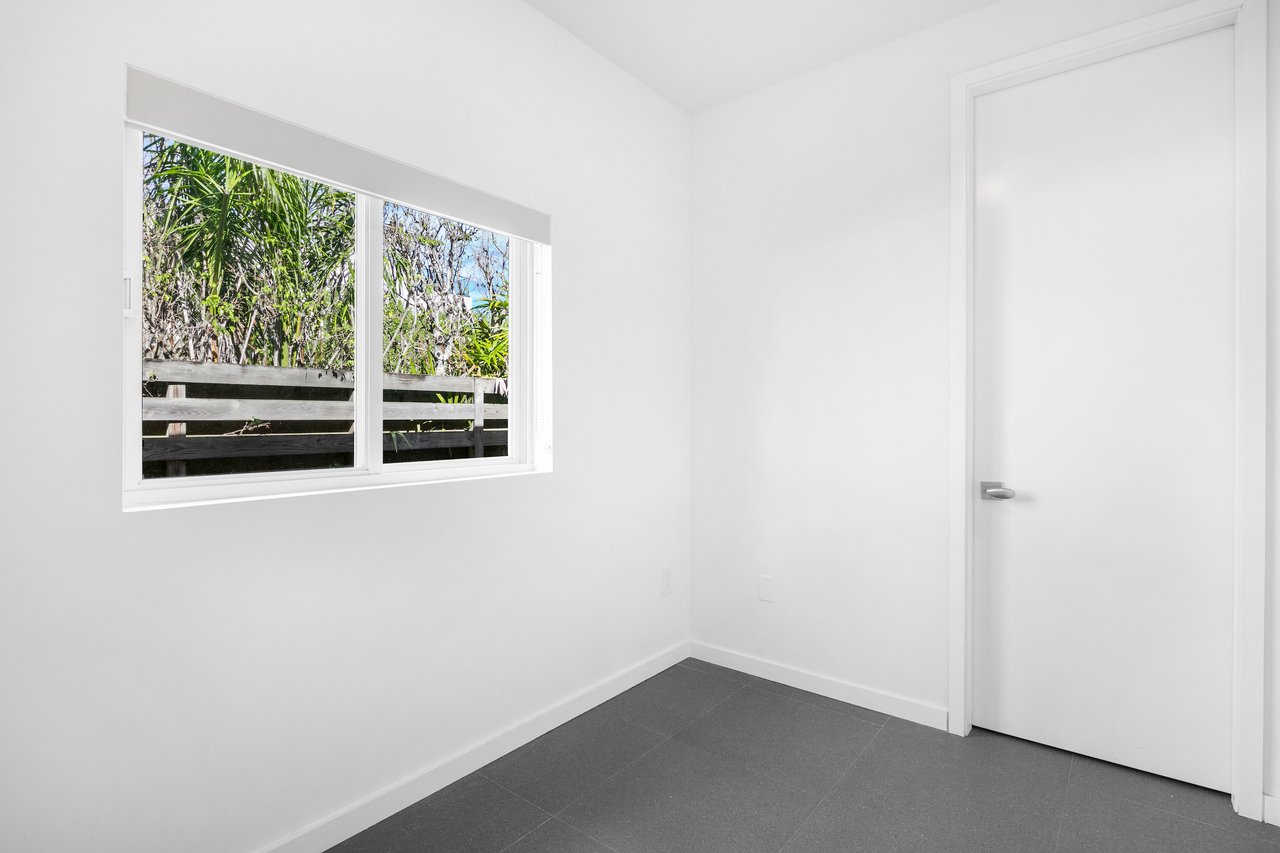 441 E Dilido Dr