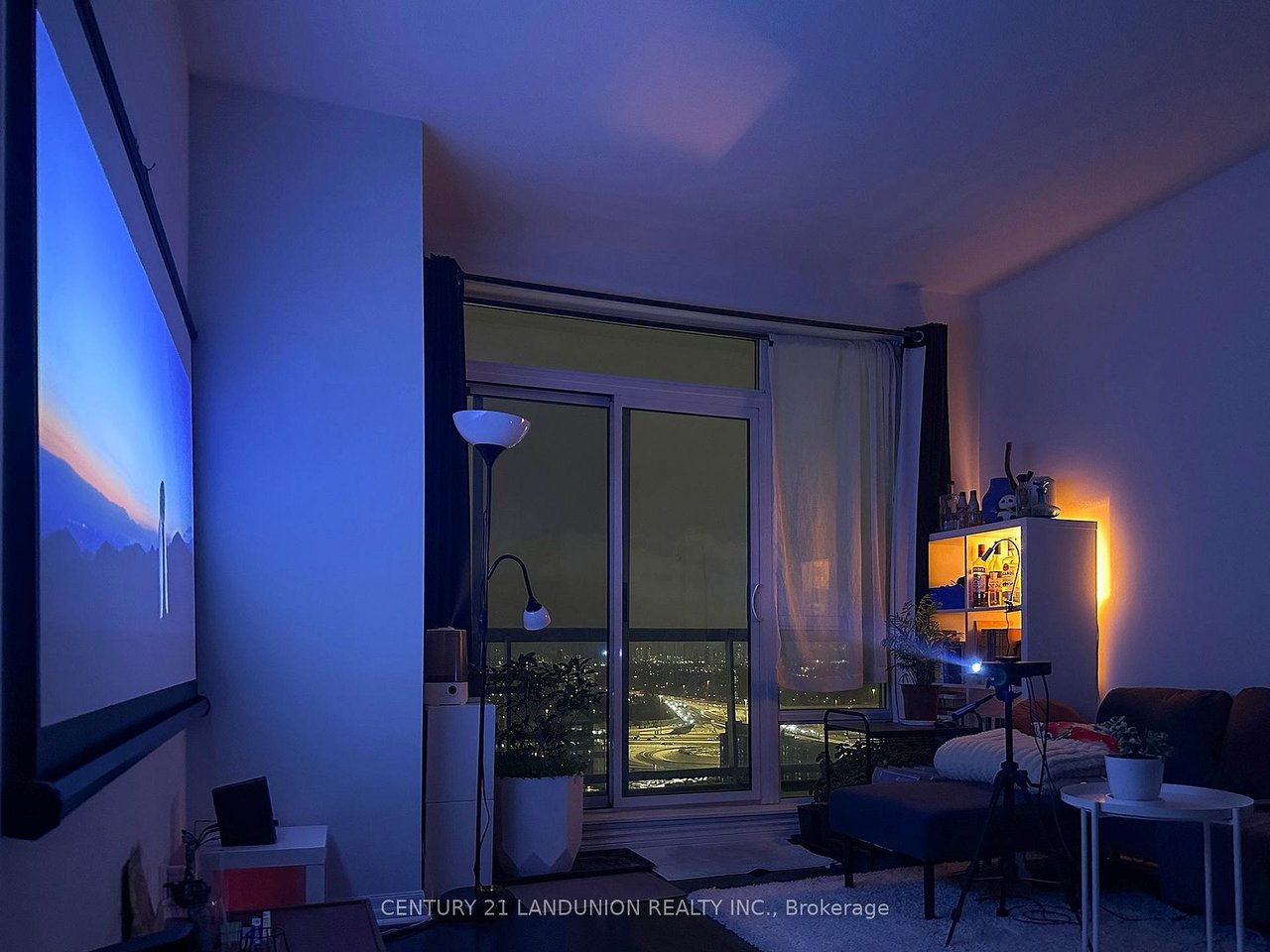 COZY PENTHOUSE LIVING