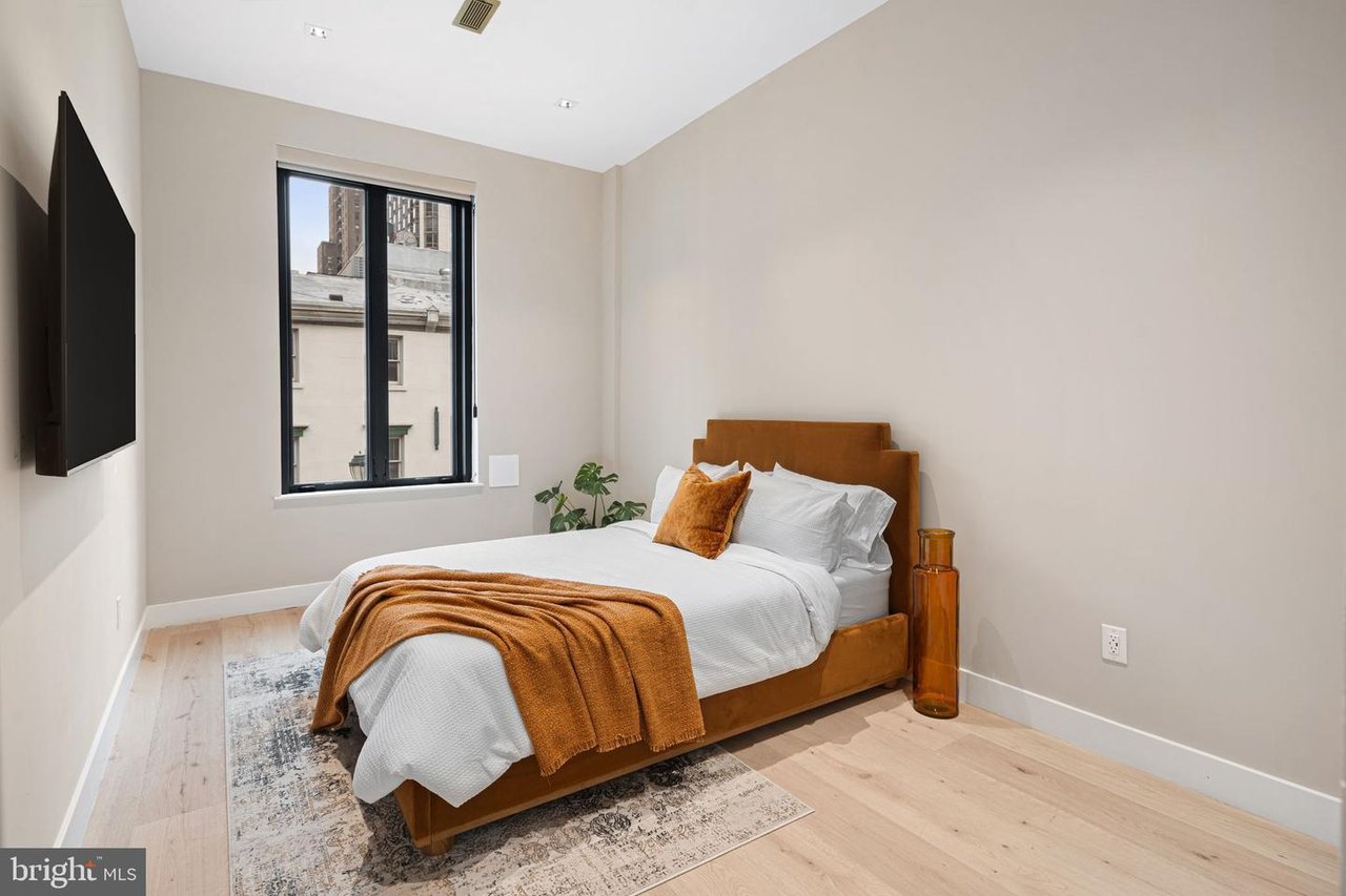 2017 Sansom St, Philadelphia, PA 19103