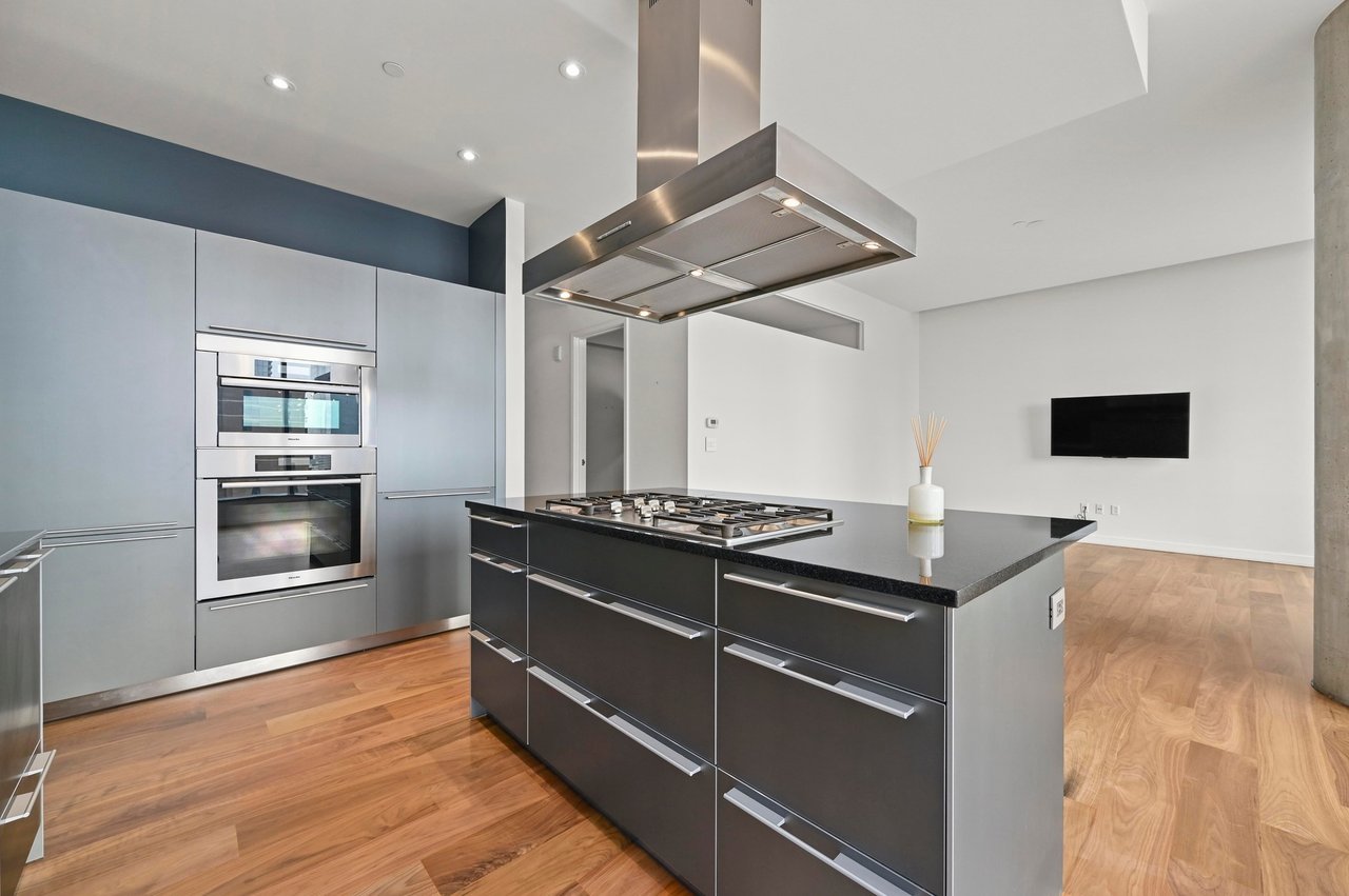 210 Lavaca St#2011