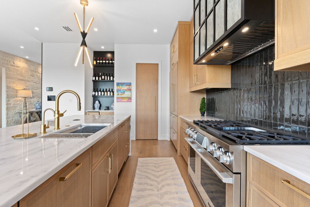 Luxxis Design 1104 Summit