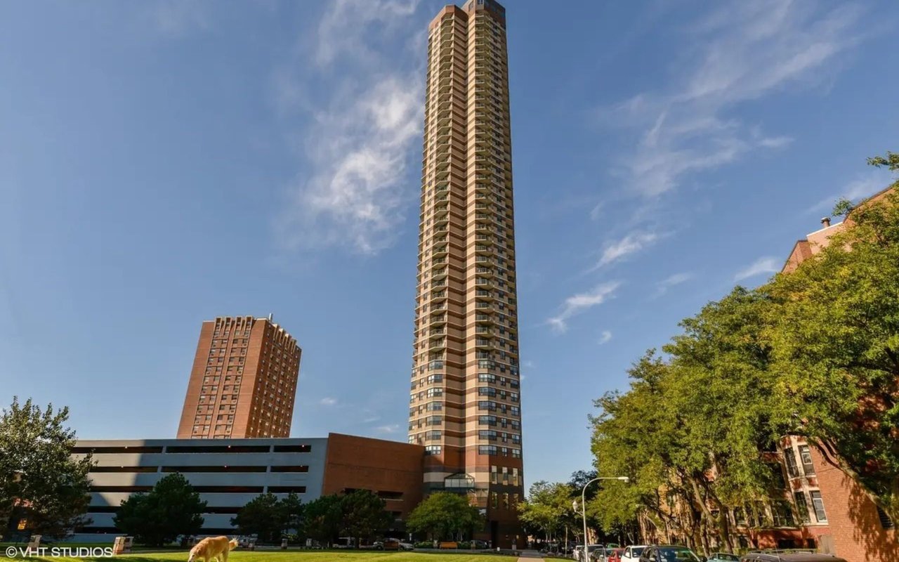 3660 N Lake Shore Dr #2402