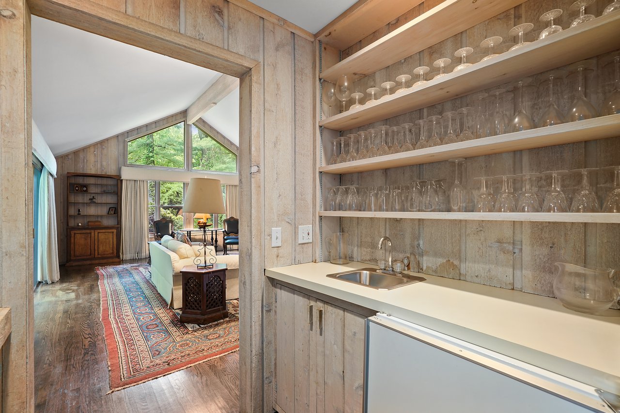 112 Narrows Road