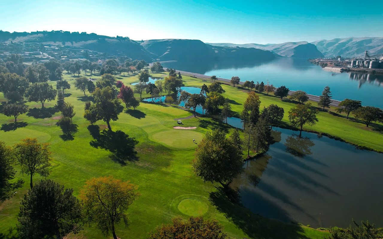 Reynolds Lake Oconee vs. Reynolds Lake Oconee Golf Villages: Understanding Your Options
