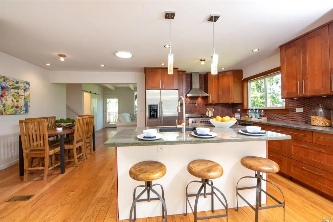 339 Laurel Way