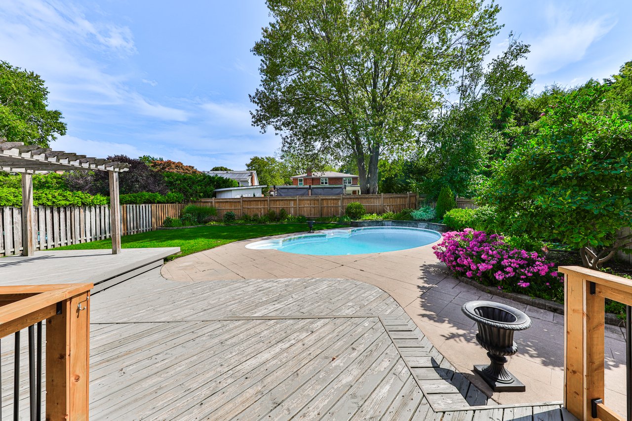 4456 Hawthorne Drive, Burlington, ON L7L 1G5