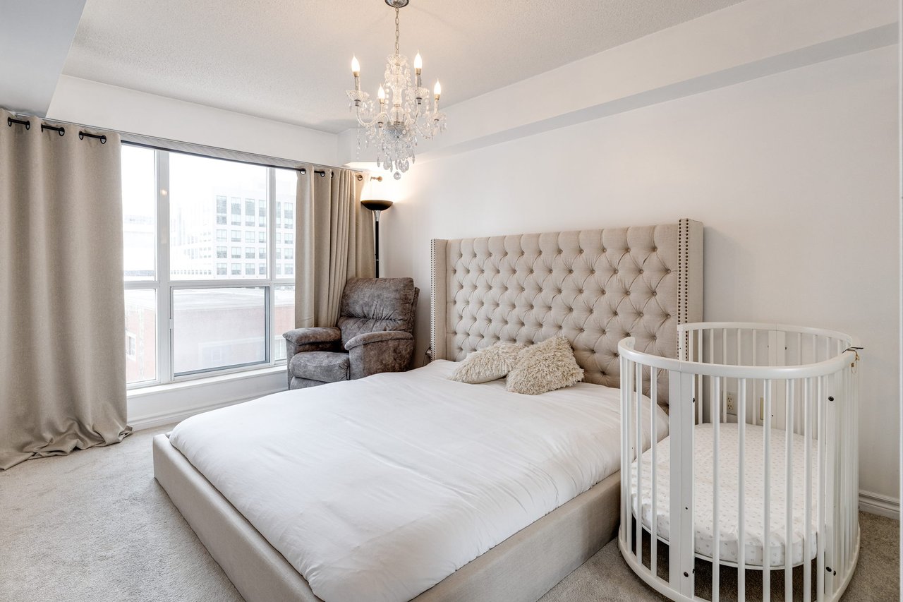 250 Wellington St W 535