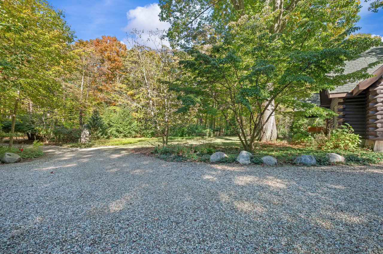 14657 Lakeshore Road