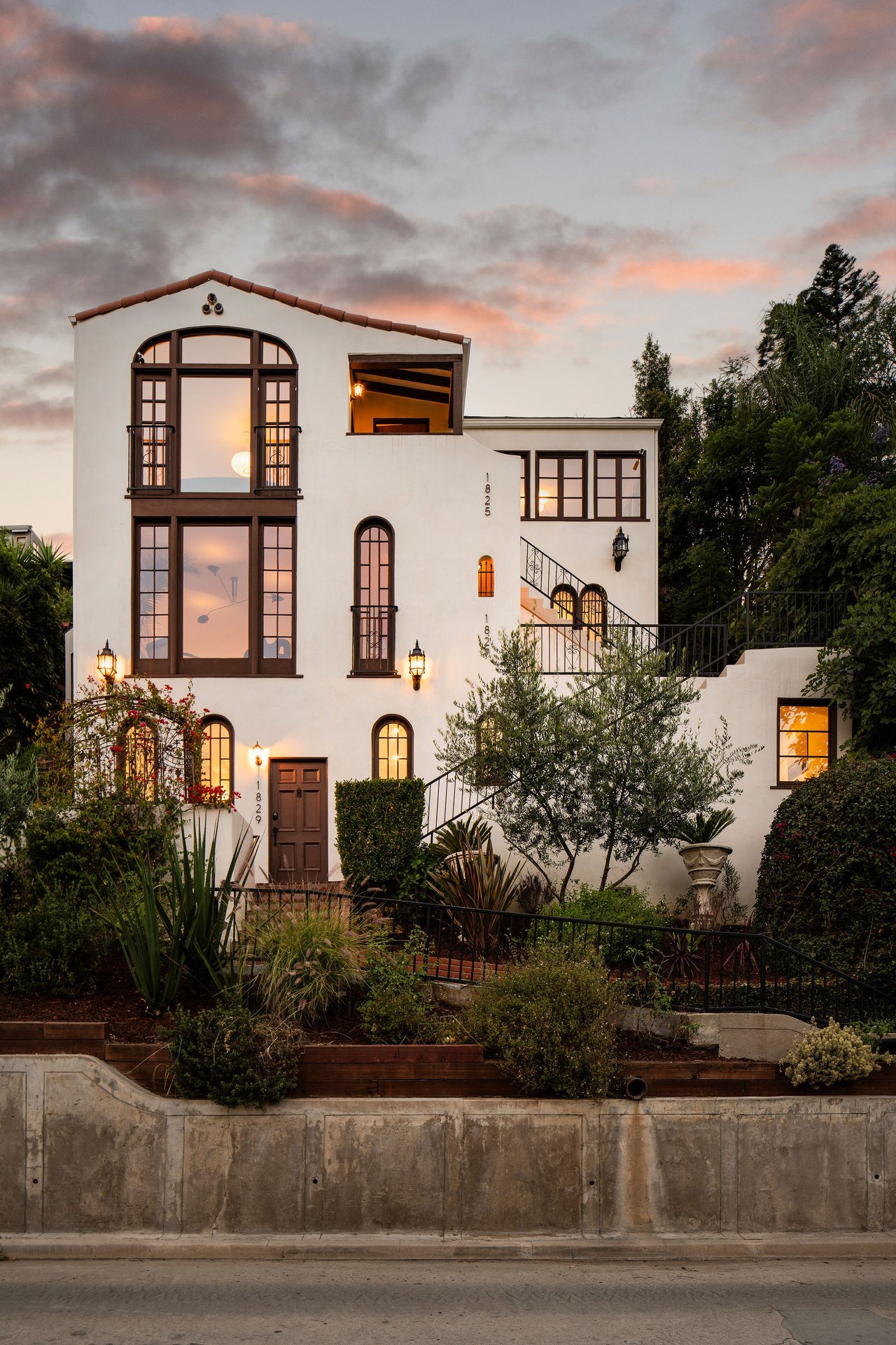 Vacant Trophy Silverlake Triplex With Reservoir Views